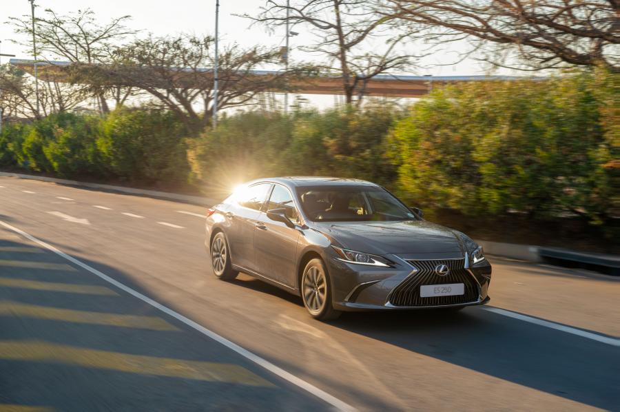 Lexus ES250 2018 года  (ZA) (фото 8 из 26)